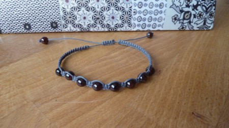 10 € -Grenat 6mm - fil gris