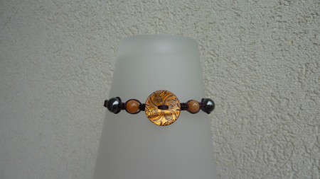 10€ -Shamballa Calcite orange 6mm+ Hématite 8mm -Bouton Ø18 File marron