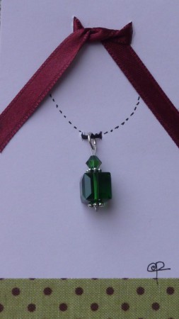5 € -Pendentif Cube 8mm Vert mousse
