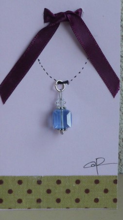 5 € -Pendentif Cube 8mm Bleu Saphire